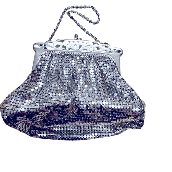 Whiting & Davis vintage 1950s 2897 mesh silver formal dainty bag made in USA - Picture 1 of 8